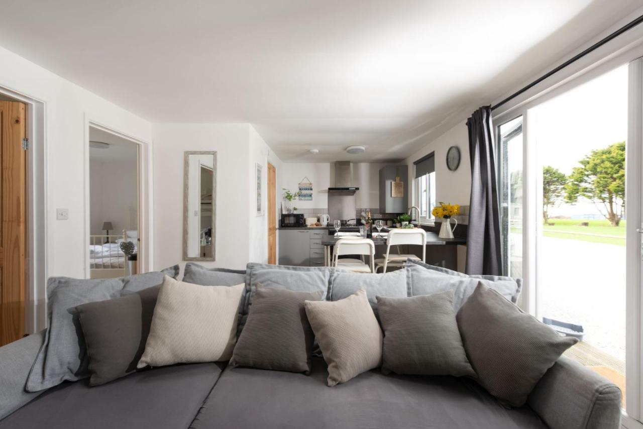 Wheal Prosper- Beautifully Fitted Wooden Lodge Helston Cornwall 外观 照片