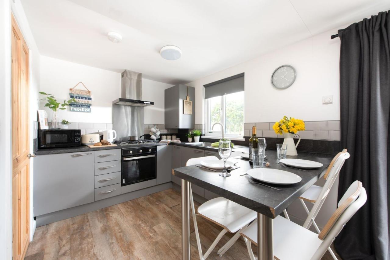 Wheal Prosper- Beautifully Fitted Wooden Lodge Helston Cornwall 外观 照片